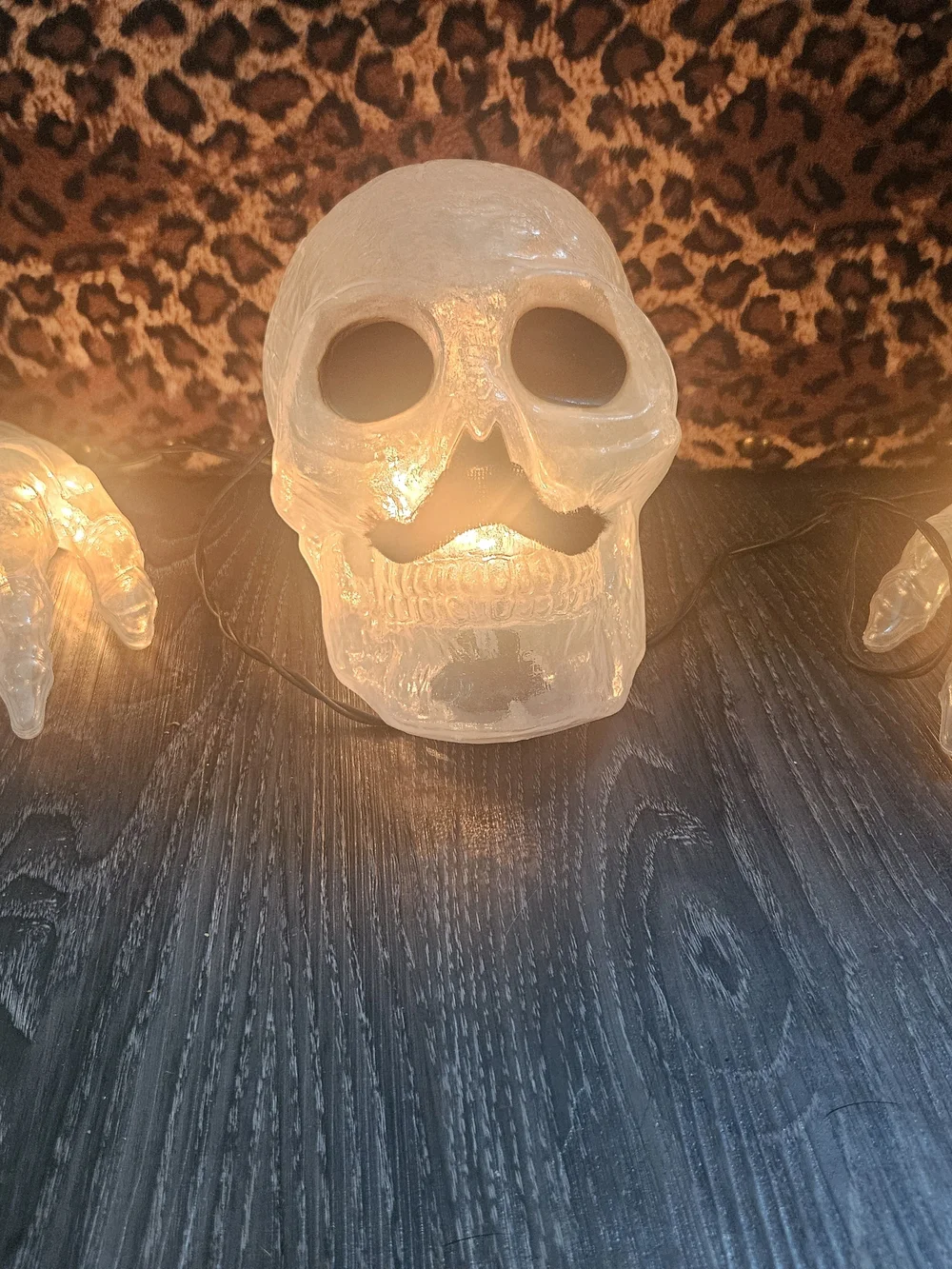 Skull Accent Light - Glowing Clear Halloween Decor